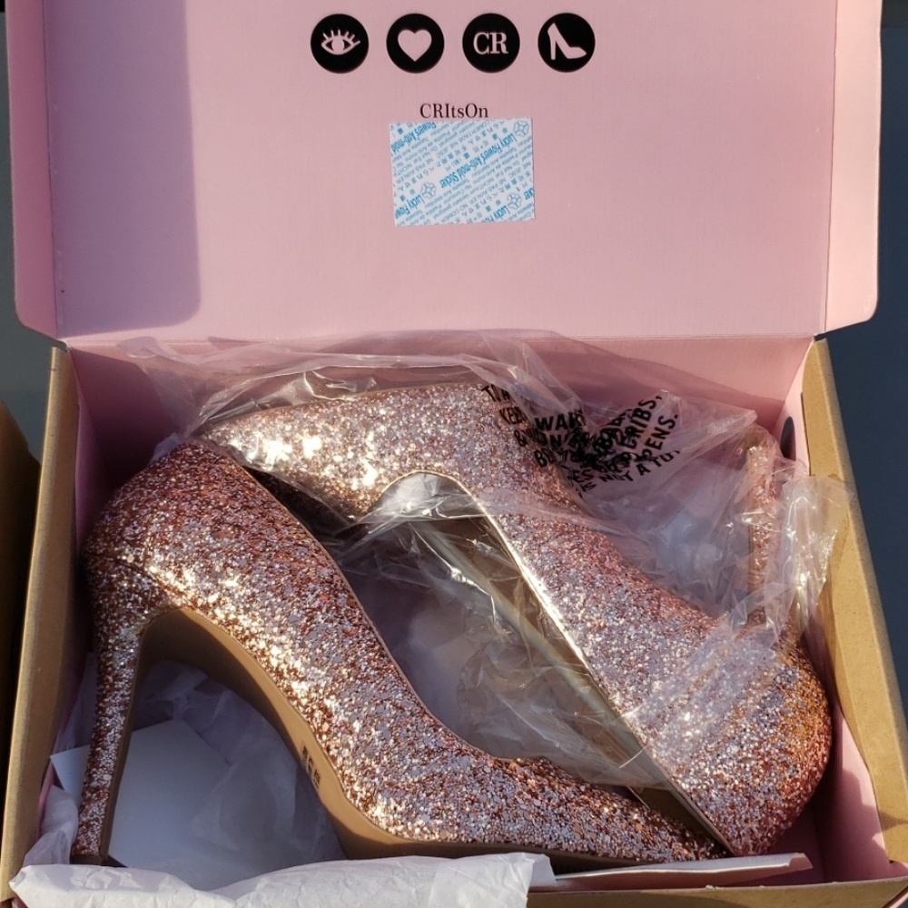 🆕️ Size 8 Rose Gold Glitter Pumps